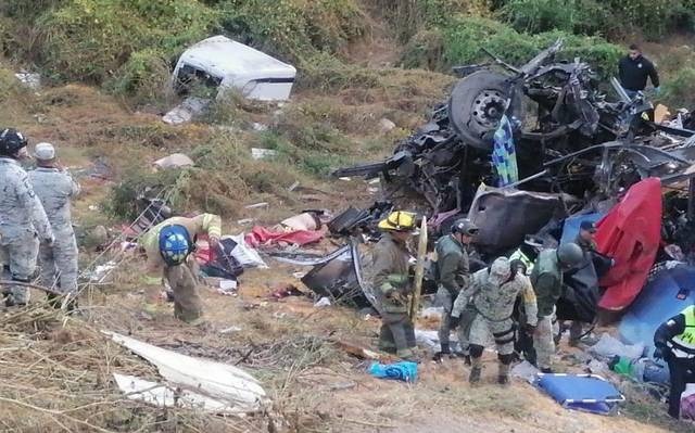 Identifican a chihuahuenses fallecidos en accidente de camión en Zacatecas