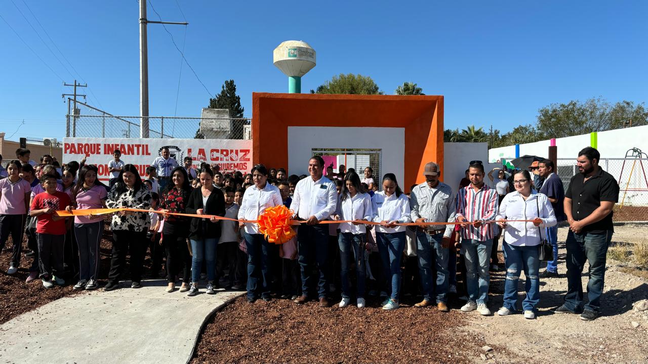 Inaugura Sergio Olvera parque infantil en Estación La Cruz