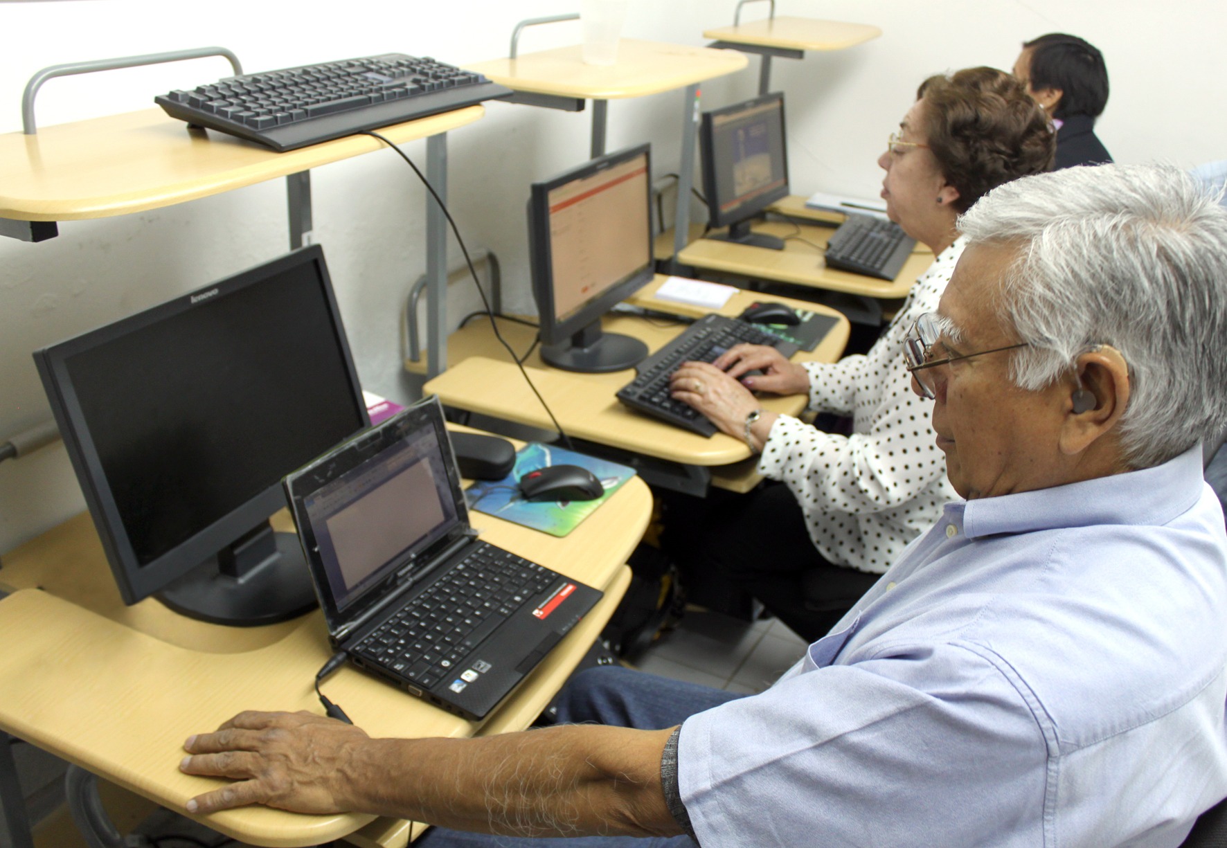 Promueven la inclusión de adultos mayores y personas con discapacidad con ofertas laborales