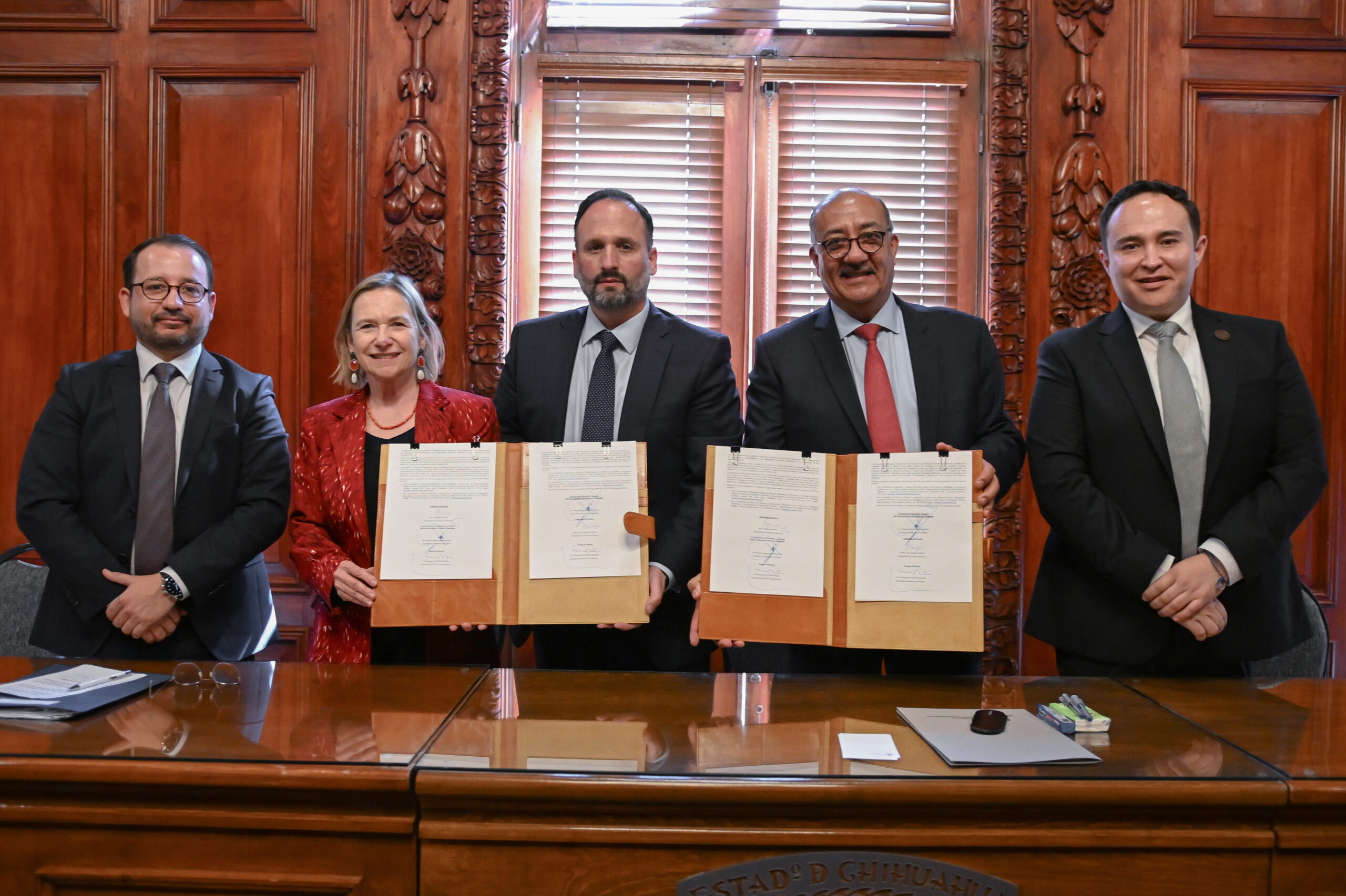 Firman Gobierno del Estado y Embajada de Francia acuerdo para impulsar la formación educativa de jóvenes chihuahuenses