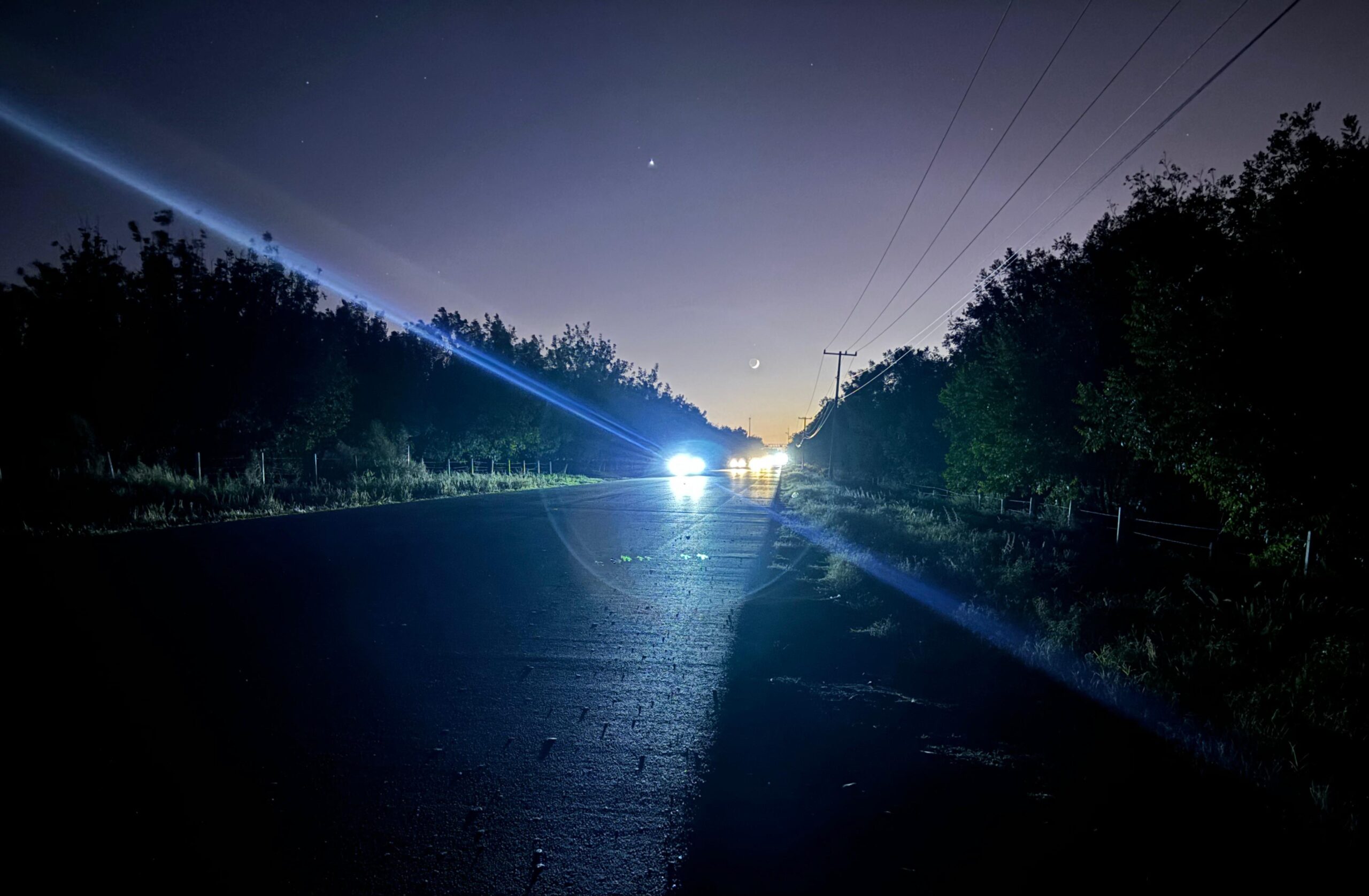 Denuncian conductores nula visibilidad en carretera Camargo-Boquilla; piden que se concluya pintado y señalización