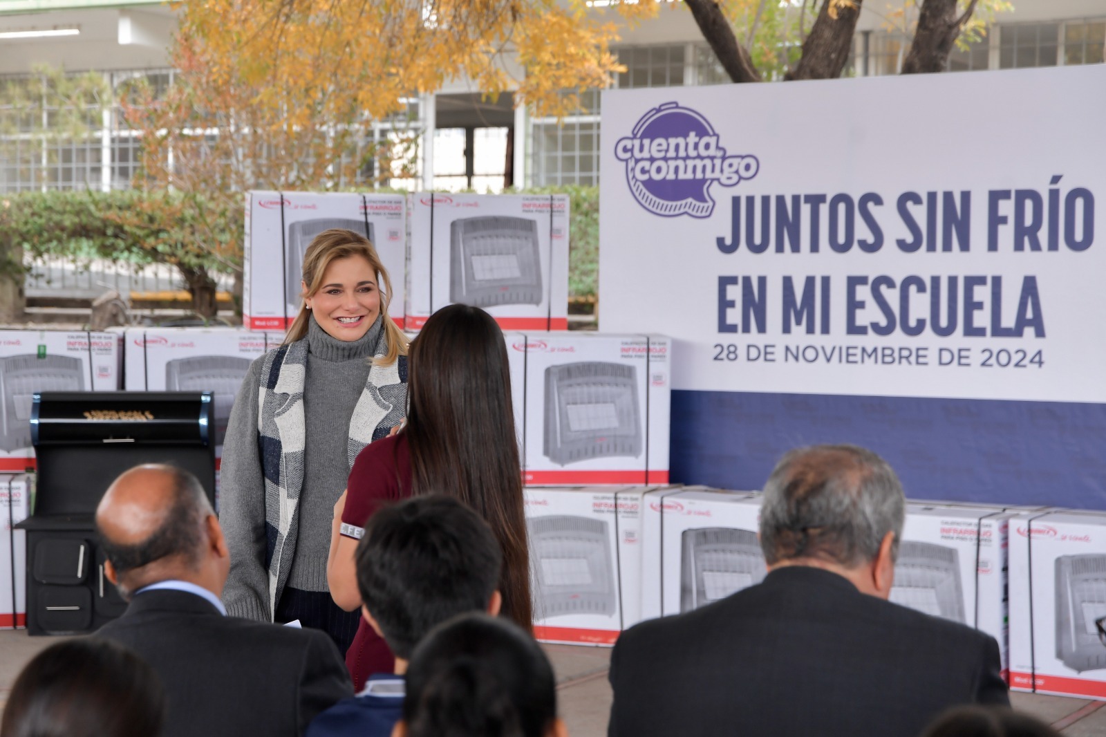 Maru Campos entrega calefactores a planteles escolares en el inicio de la campaña “Juntos sin Frío en mi Escuela”