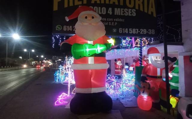 ¡Ya se siente el espíritu navideño! Comienzan a colocarse adornos de la temporada en las calles