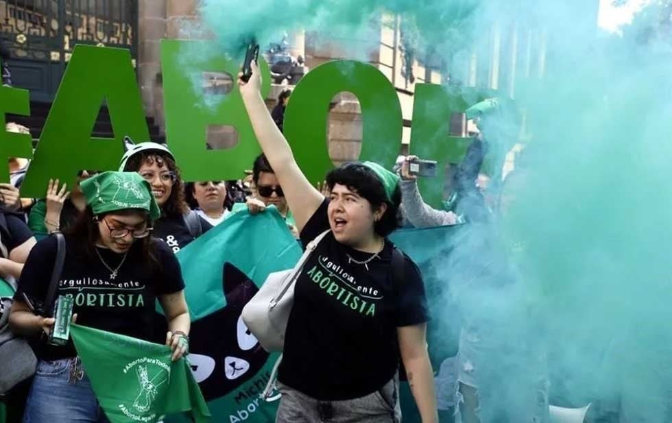 Exigen aprobar despenalización total de aborto en CDMX