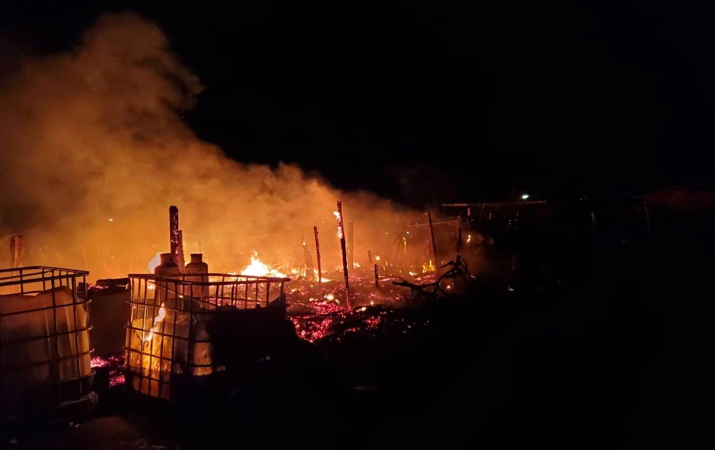 Incendia la casa de su vecino tras discusión