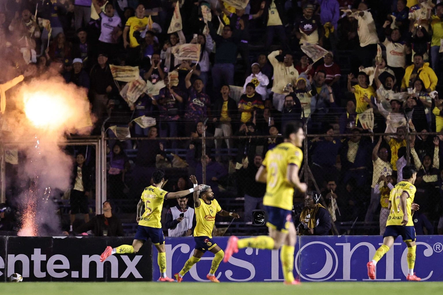 América derrota 2-0 a Toluca en partido de ida y se encamina a semifinales