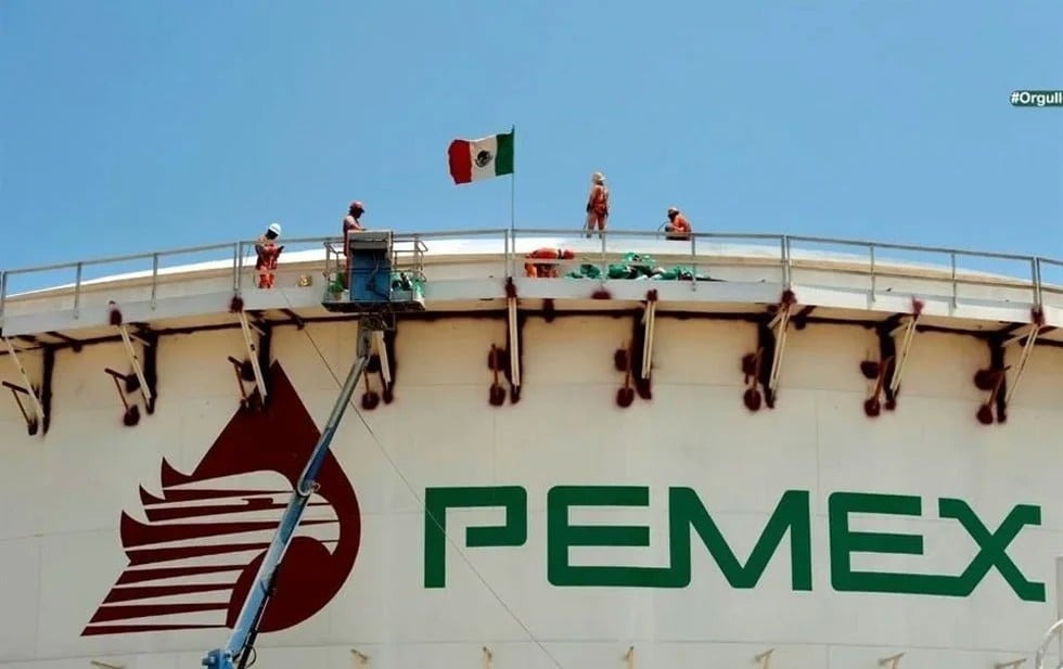 Asumiría Hacienda deuda a nombre de Pemex