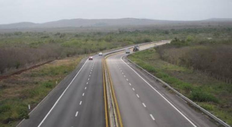 Dejaron cuerpos con hacha apilados en la maxipista Mazatlán-Culiacán