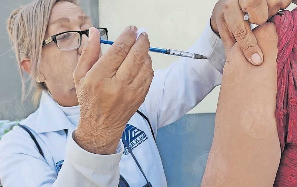 Exhorta Salud a vacunarse en la temporada invernal