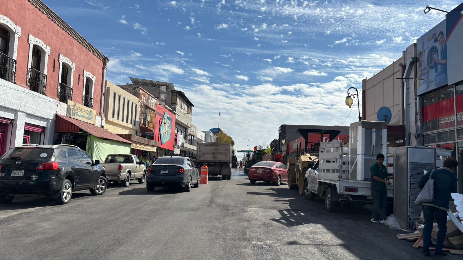 Concluyen hoy recarpeteo en calle Guerrero; próxima semana aplicarán pintura