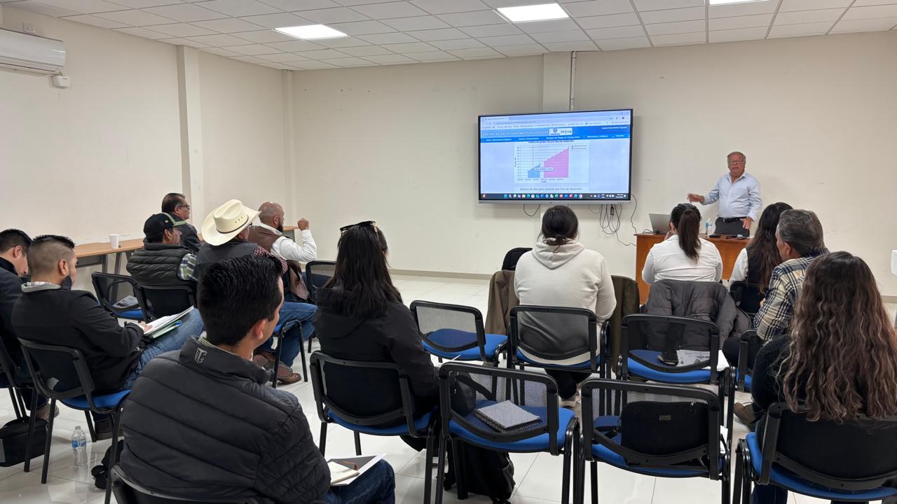 Imparten capacitación a técnicos agrícolas de la región