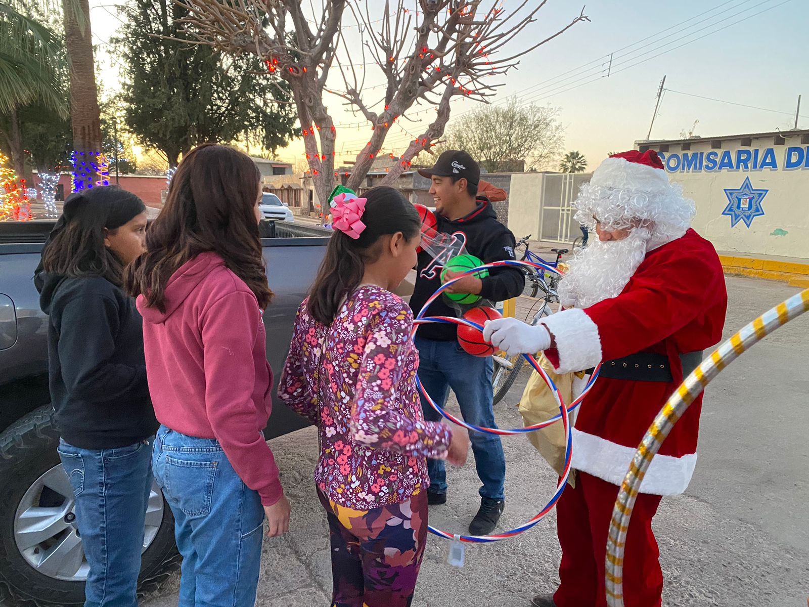 Convoy Navideño de La Cruz: Alegría y Unión para Todos