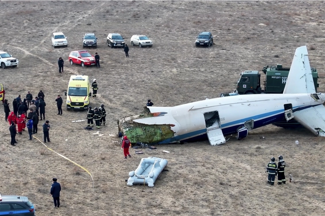 Avión azerbaiyano se estrella en Kazajistán: 38 muertos y 29 sobrevivientes