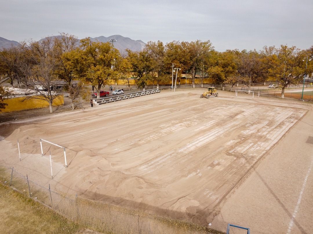 Gobierno Municipal arranca rehabilitación de cancha 7×7 en la deportiva Luis Jaramillo, previo a la instalación de pasto sintético