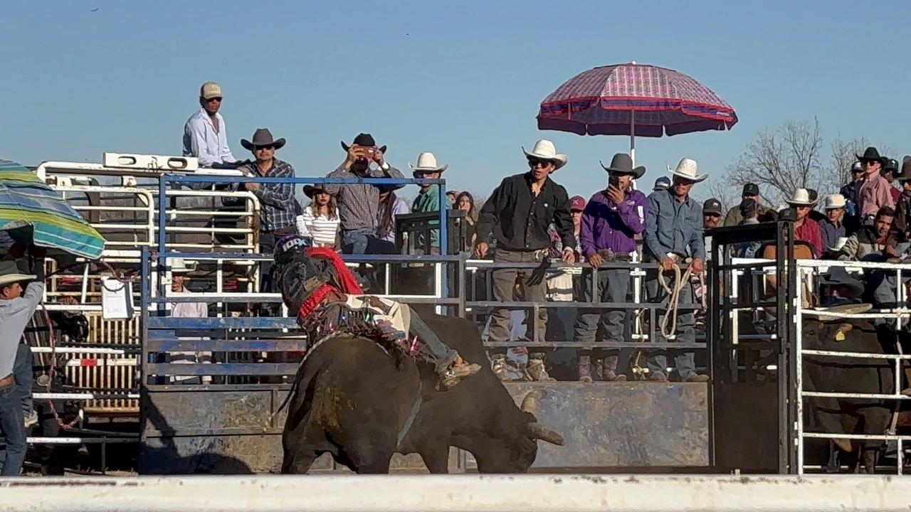 Un éxito, rodeo en Amparaneño: Gobierno Municipal