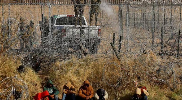 Dispersaron a migrantes Juárez con gas pimienta y balas de goma