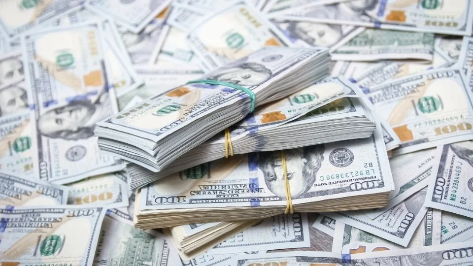 Crecen las fortunas de los más ricos: en 2024 aumentaron 2 billones de dólares, 5 mil 700 millones diarios