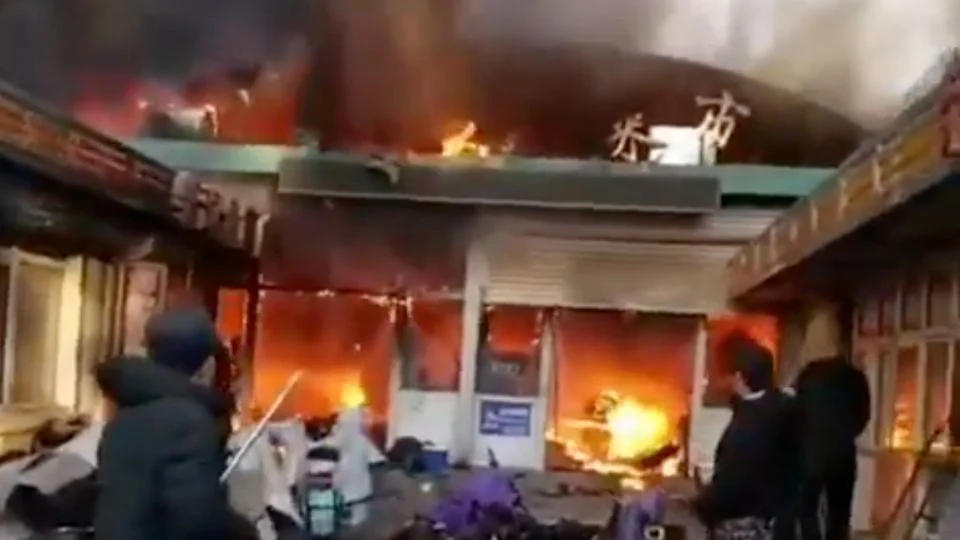 Incendio en un mercado en provincia china deja al menos ocho muertos y 15 heridos