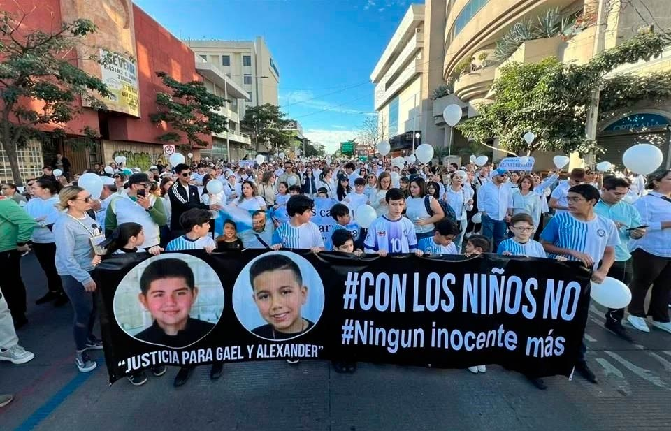 Marchan por Gael y Alexander, niños asesinados en Culiacán