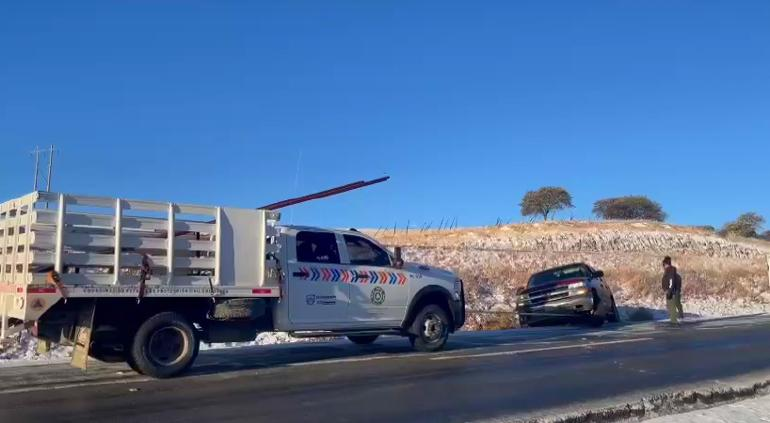 Advertencia: se congeló carretera a Cuauhtémoc, derraparon autos