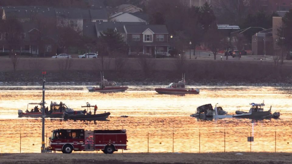 Descartan sobrevivientes del accidente aéreo en Washington: recuperan 28 cuerpos