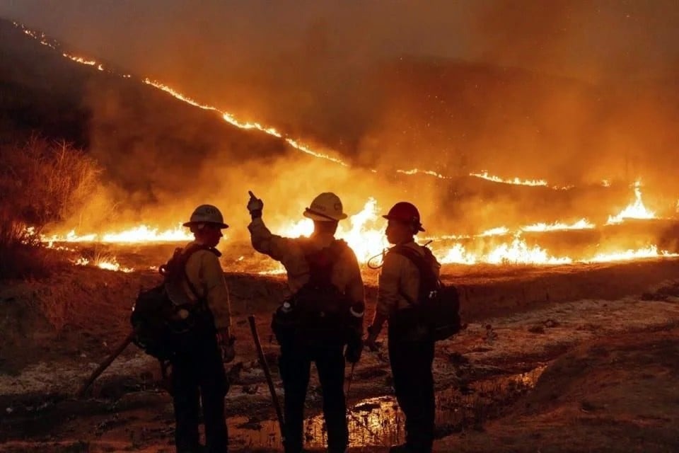 Enviará México equipo de apoyo para incendios en LA