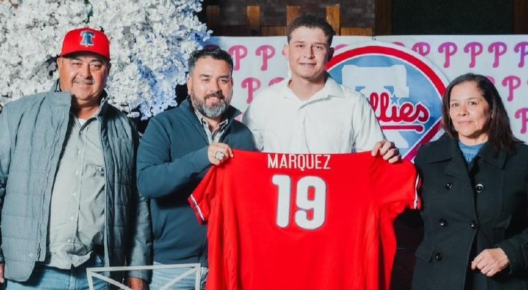 Firma el saucillense René Marquez con los Phillies