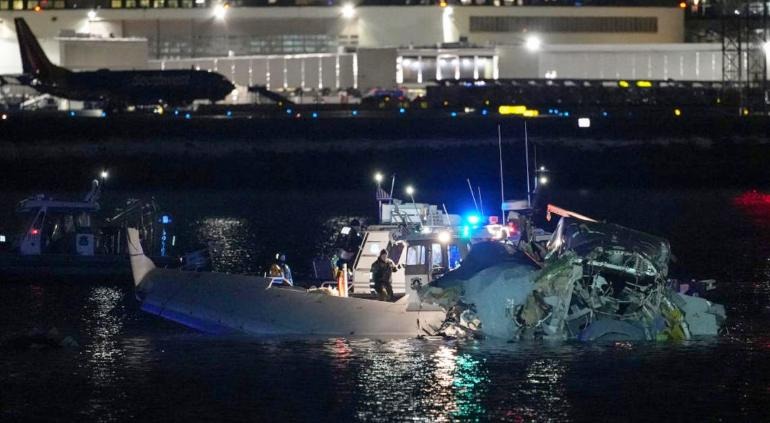 «Profunda solidaridad», lamenta México accidente aéreo en Washington