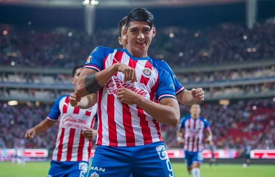 Oficial: Alan Pulido regresa a Chivas