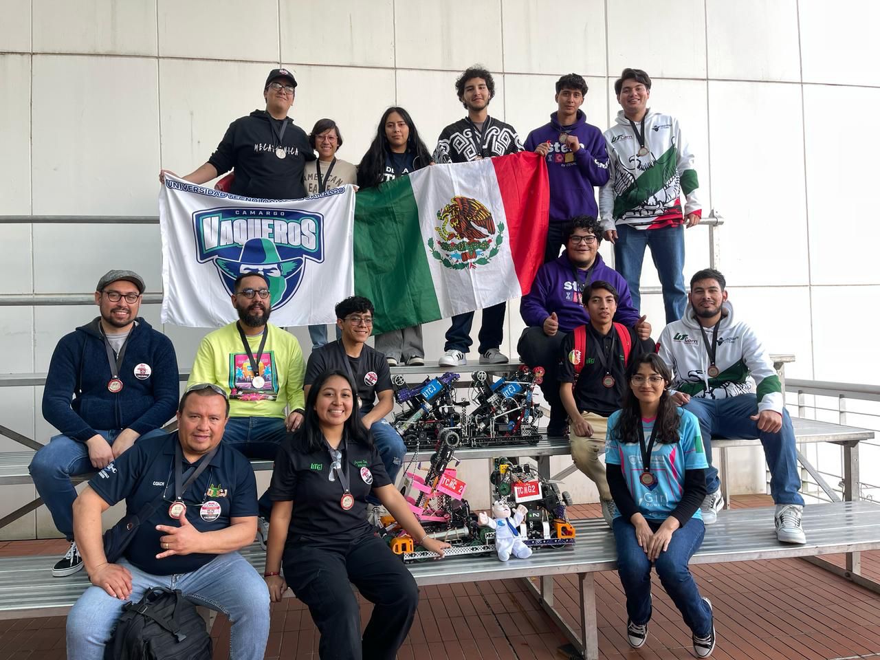 UTCAM obtiene segundo lugar en competencia de robótica en Colombia