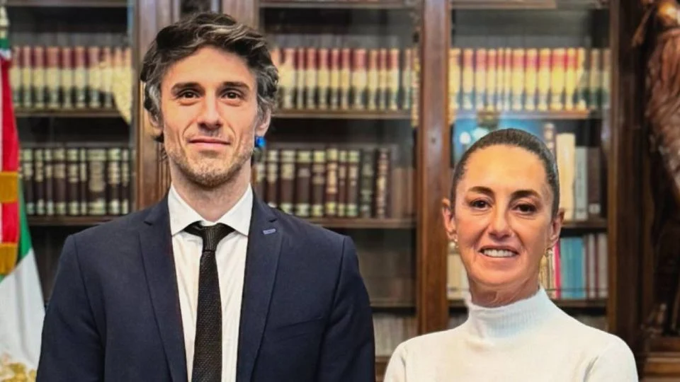 Claudia Sheinbaum recibe al abogado del expresidente peruano Pedro Castillo en Palacio Nacional