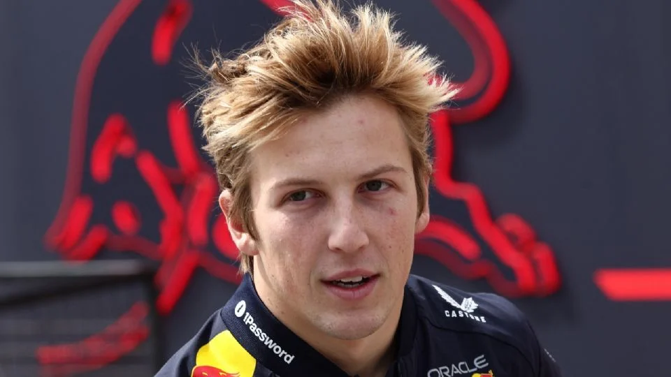 El piloto Liam Lawson presume que Red Bull lo eligió como reemplazo de Checo Pérez pese a que el mexicano aportaba “dinero o un patrocinador”