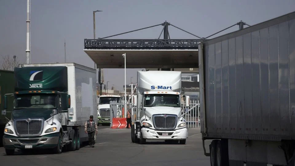 Exportaciones en la frontera norte caen hasta un 40% por incertidumbre sobre aranceles de Trump