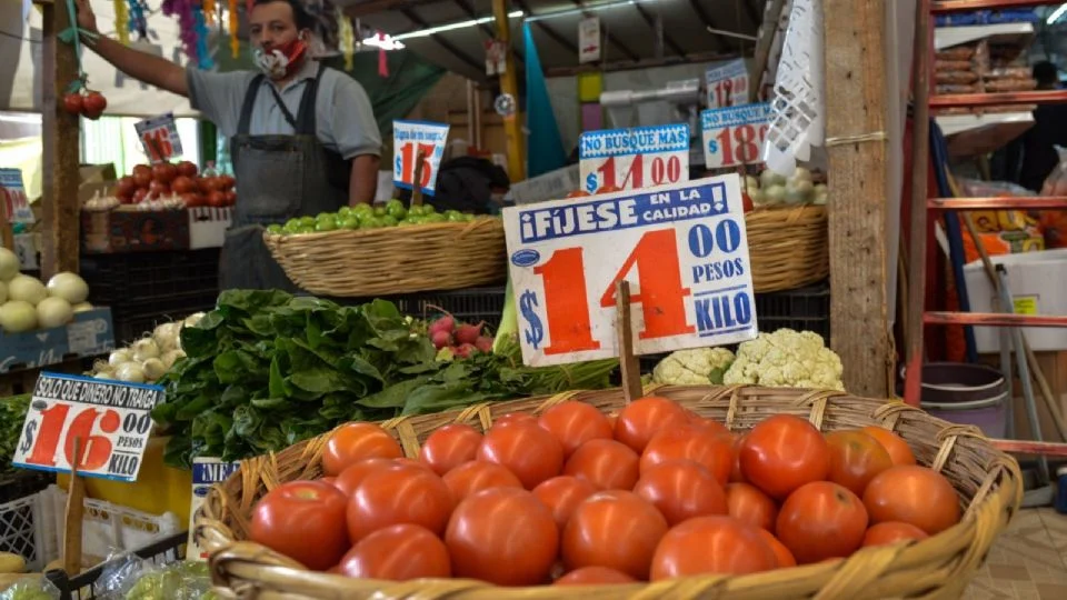 Anticipan recorte en la tasa de interés tras datos negativos del PIB y positivos para la inflación