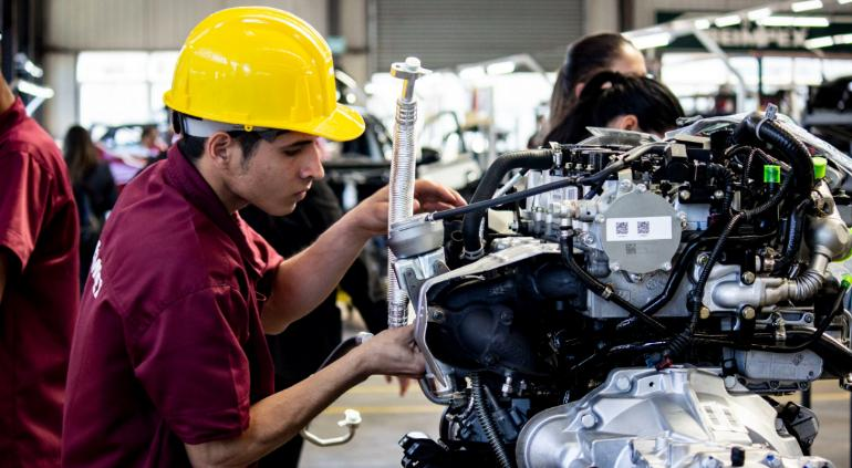 Cae actividad de maquilas 2.4% a febrero, estima Inegi