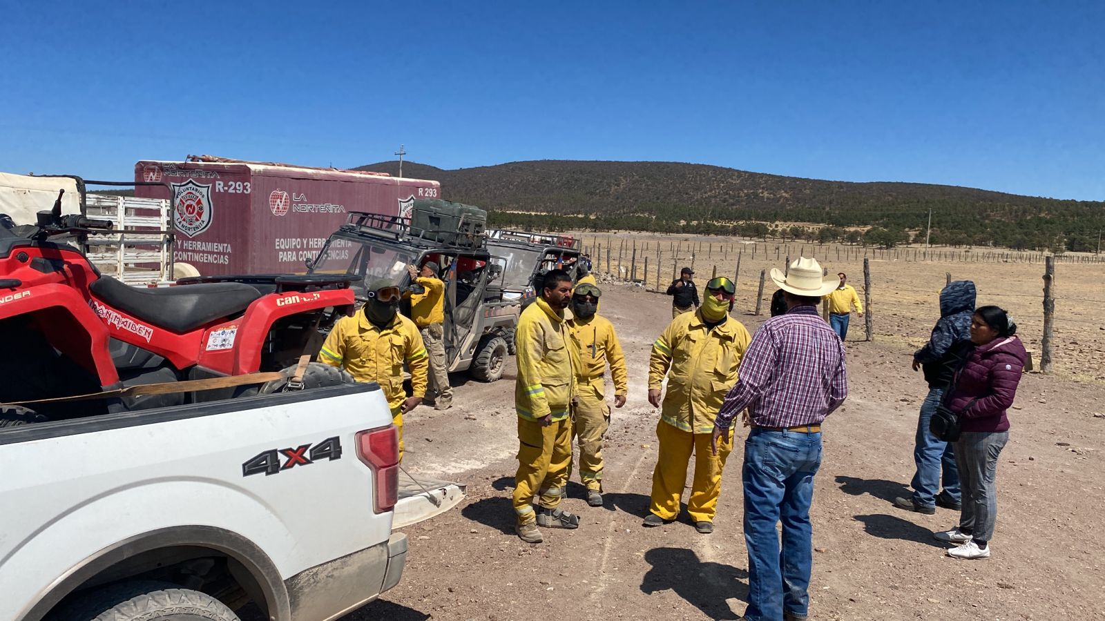 Establecen rutas de apoyo y suministro de víveres para combatientes de incendio en Guerrero
