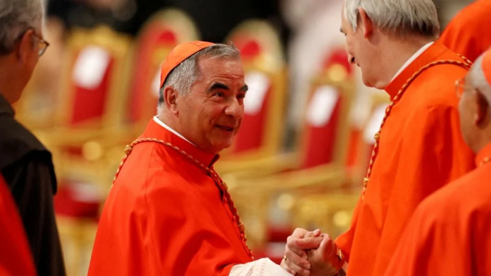 «Agradecemos el gesto»: cardenales reconocen el retiro de Angelo Becciu, condenado por delitos financieros