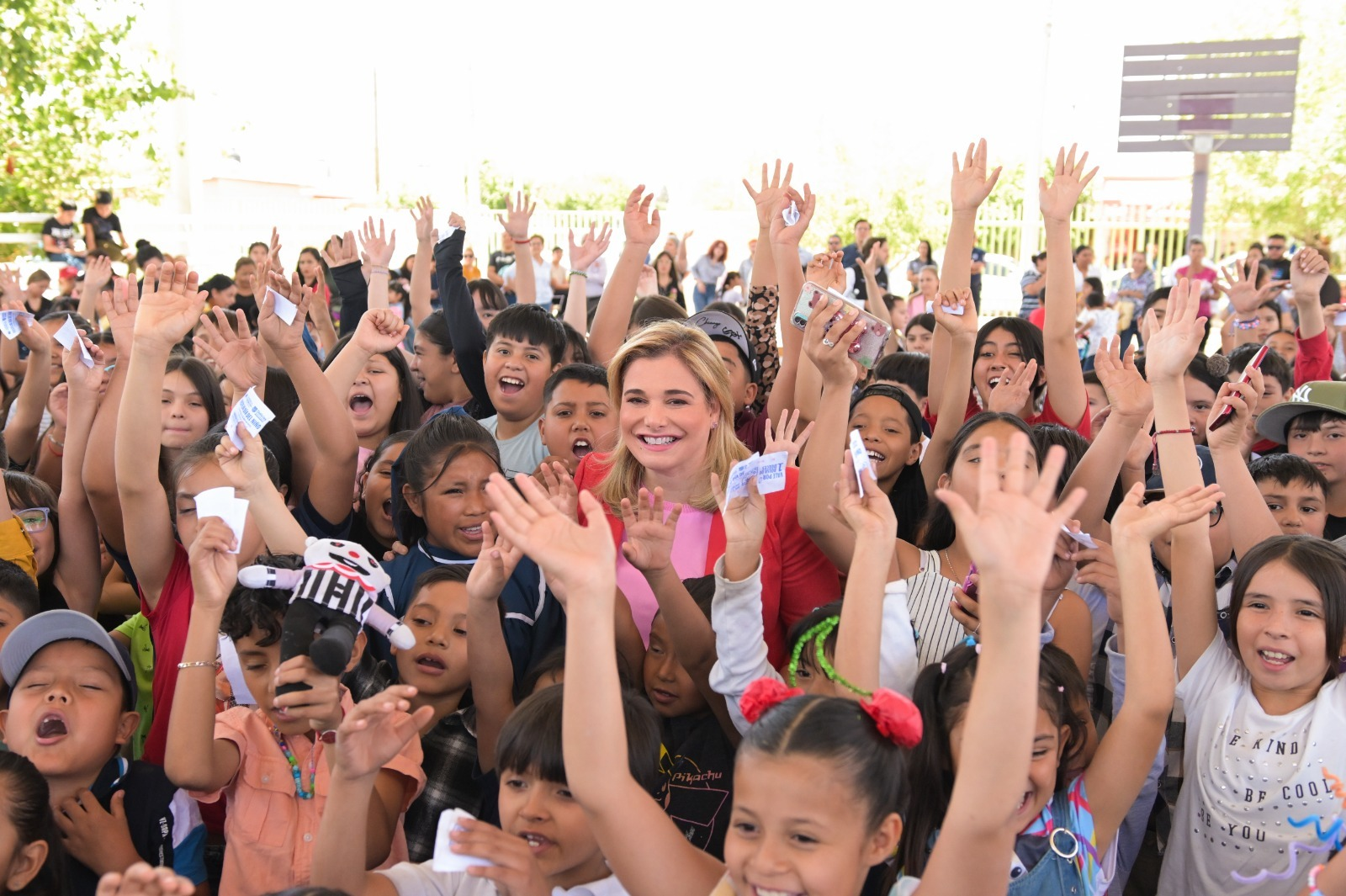 Maru Campos festeja en Delicias a las niñas y niños en su día