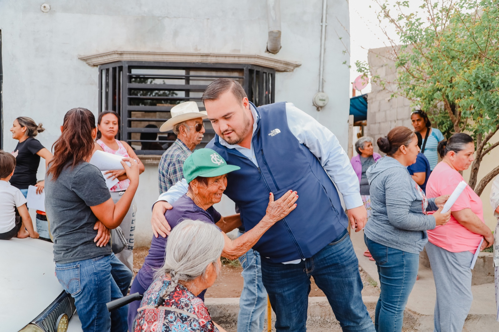 Realiza Jorge Aldana entrega de apoyos alimentarios a familias de la colonia Las Boquillas