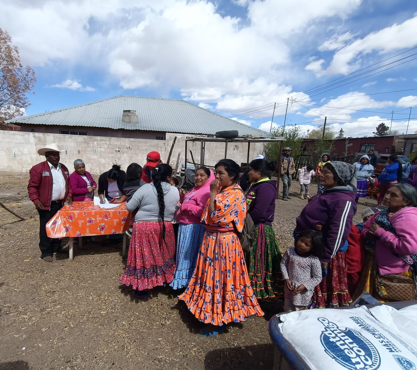 Entregan apoyos alimentarios a comunidades indígenas en La Junta