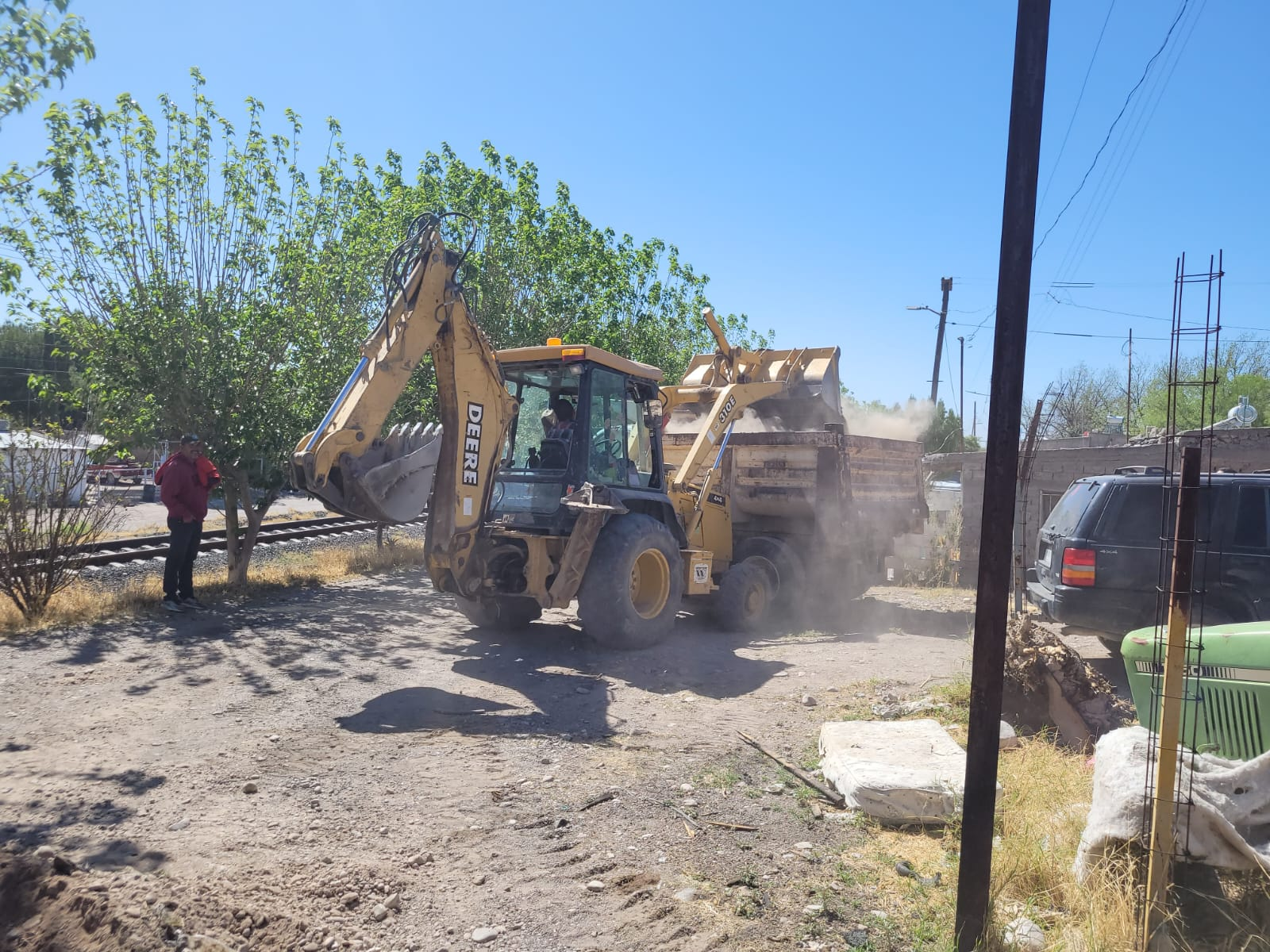 Inician trabajos de pavimentación en calle de Estación La Cruz.