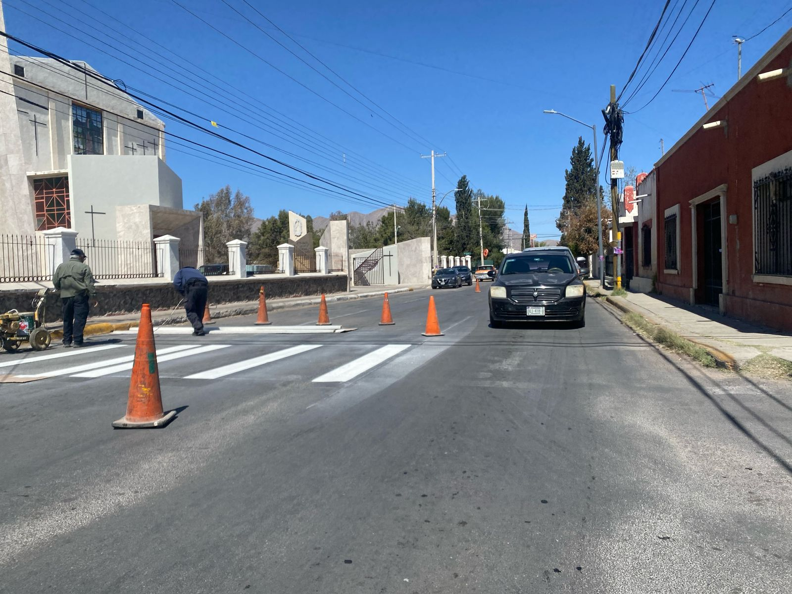 Realiza Vialidad mantenimiento en pasos peatonales de Camargo