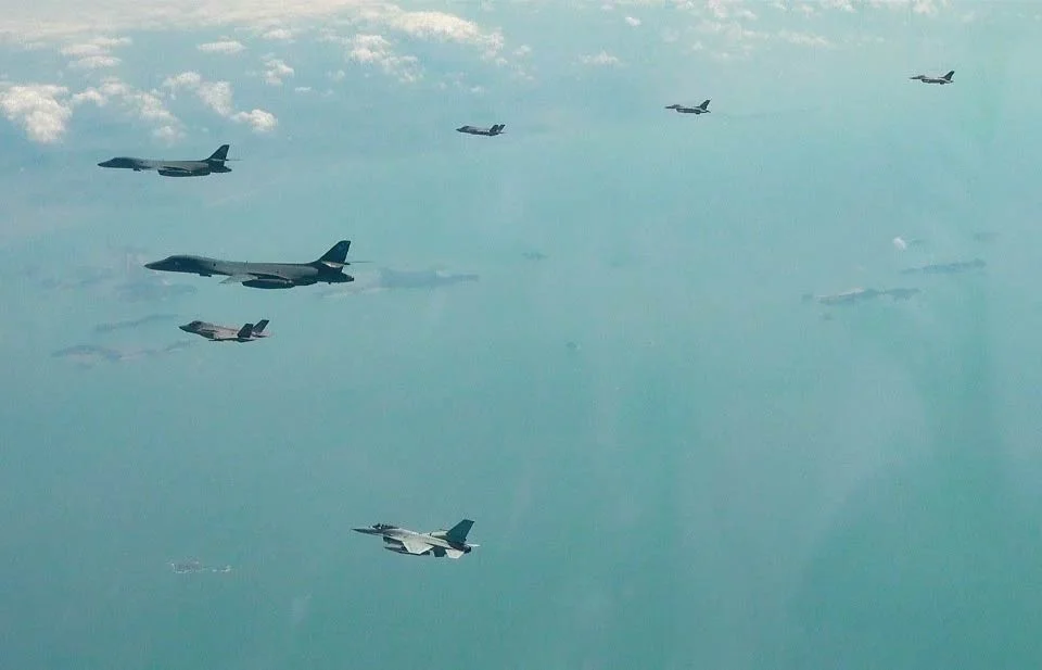 Envía EU bombarderos a maniobras con Corea del Sur