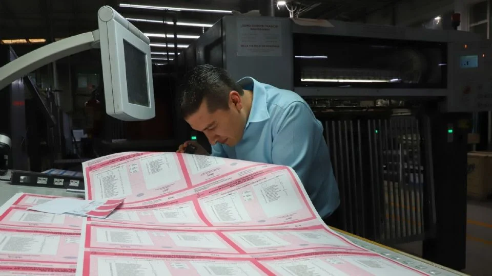 INE determina inviabilidad económica de imprimir boletas en braille para elección judicial; admite regresión