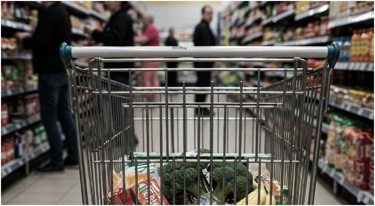 Viene la recesión: empeoró en marzo caída del consumo, calculan