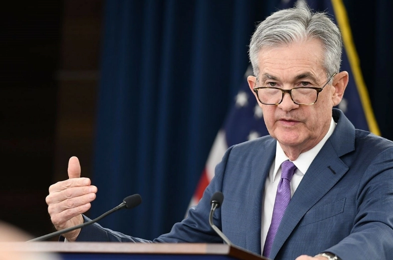 Trump arremete contra el presidente de la Fed, Jerome Powell, por no bajar tasas; amaga con echarlo