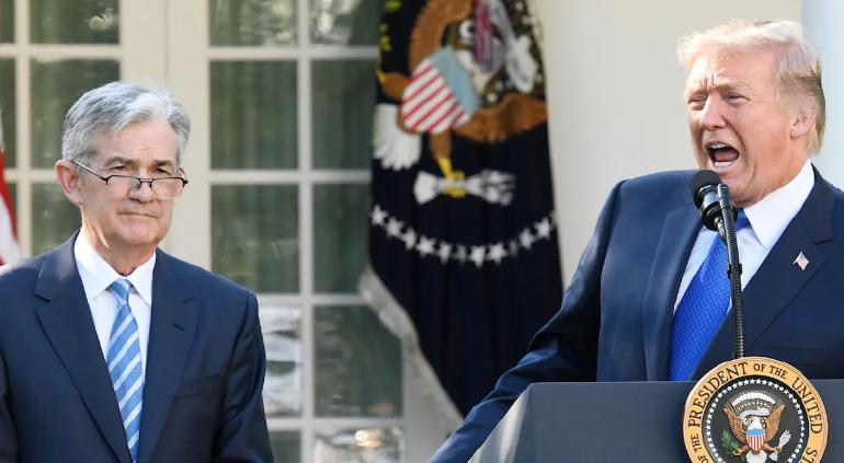 Arremete Trump contra Powell y exige bajar tasa de interés de EU