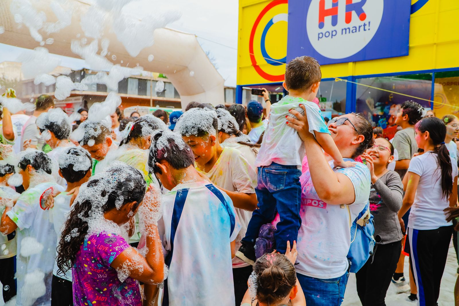 Cientos de familias disfrutaron y participaron en la carrera de colores en Camargo Fest 2025