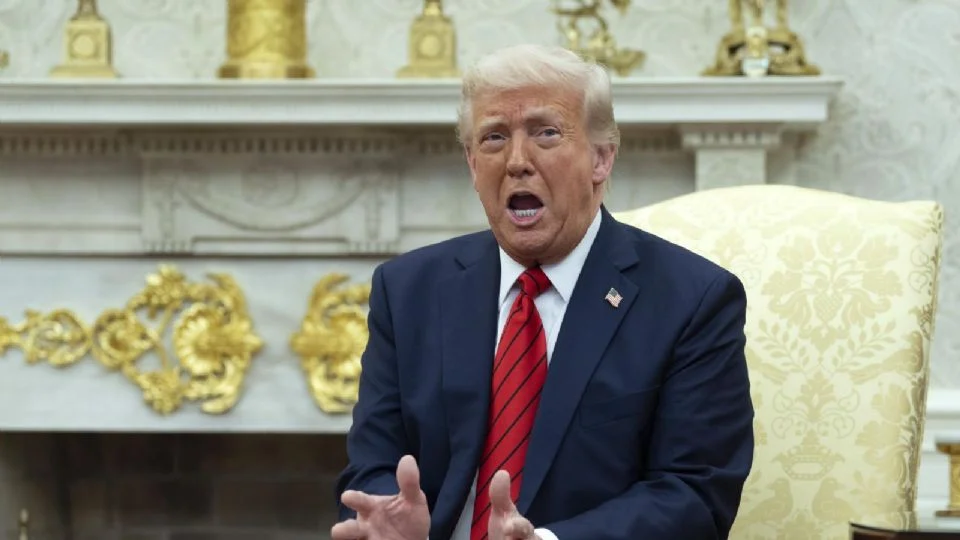 Cae popularidad de Trump a su nivel más bajo desde su regreso a la Casa Blanca
