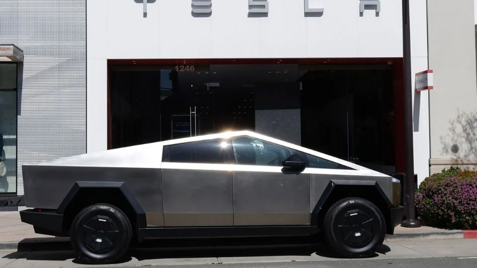 Se desploman 71% las ganancias de Tesla en los primeros tres meses de 2025